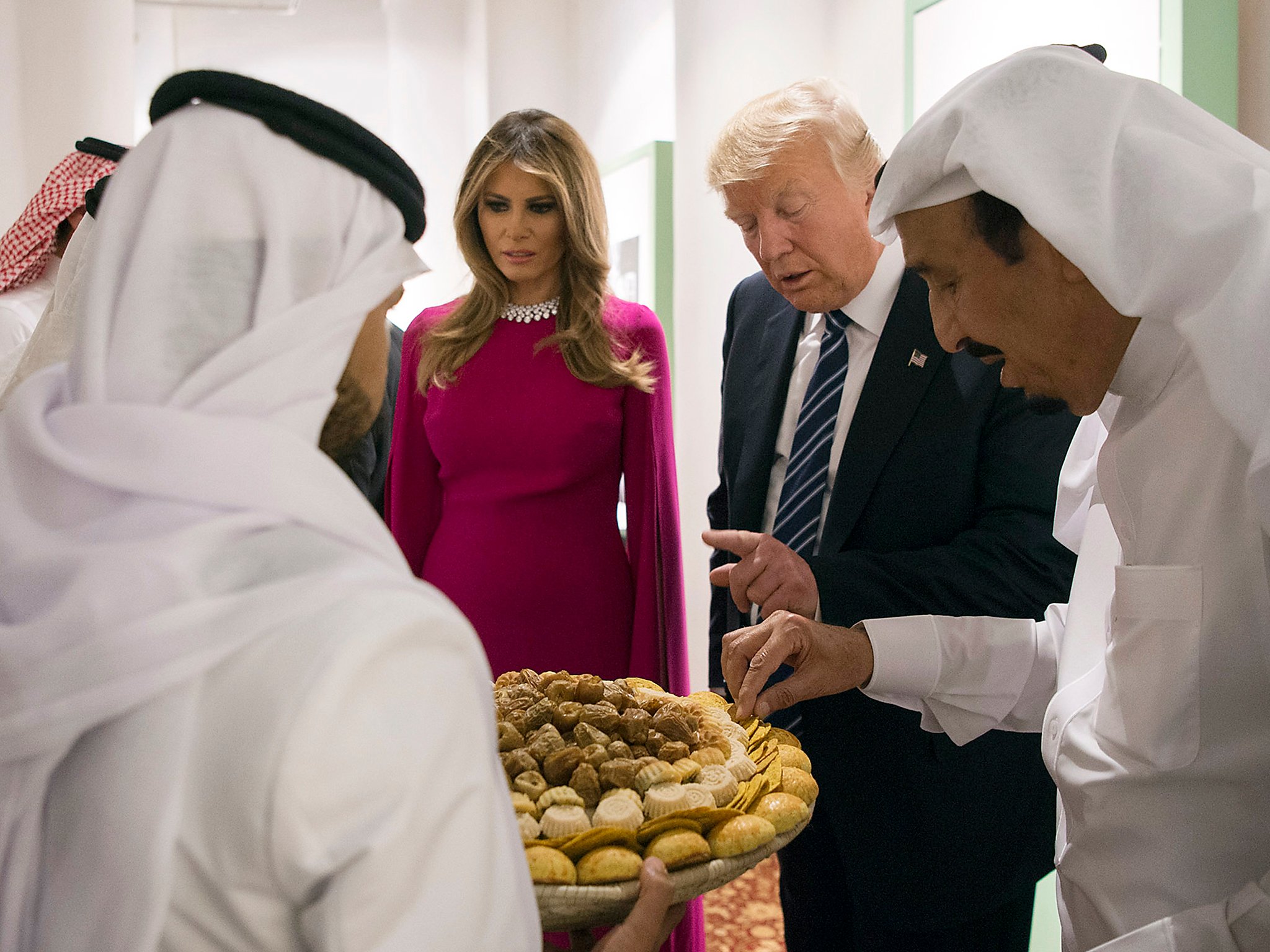 Trump hosts first iftar dinner at WH, seeks co-operation from Muslim world