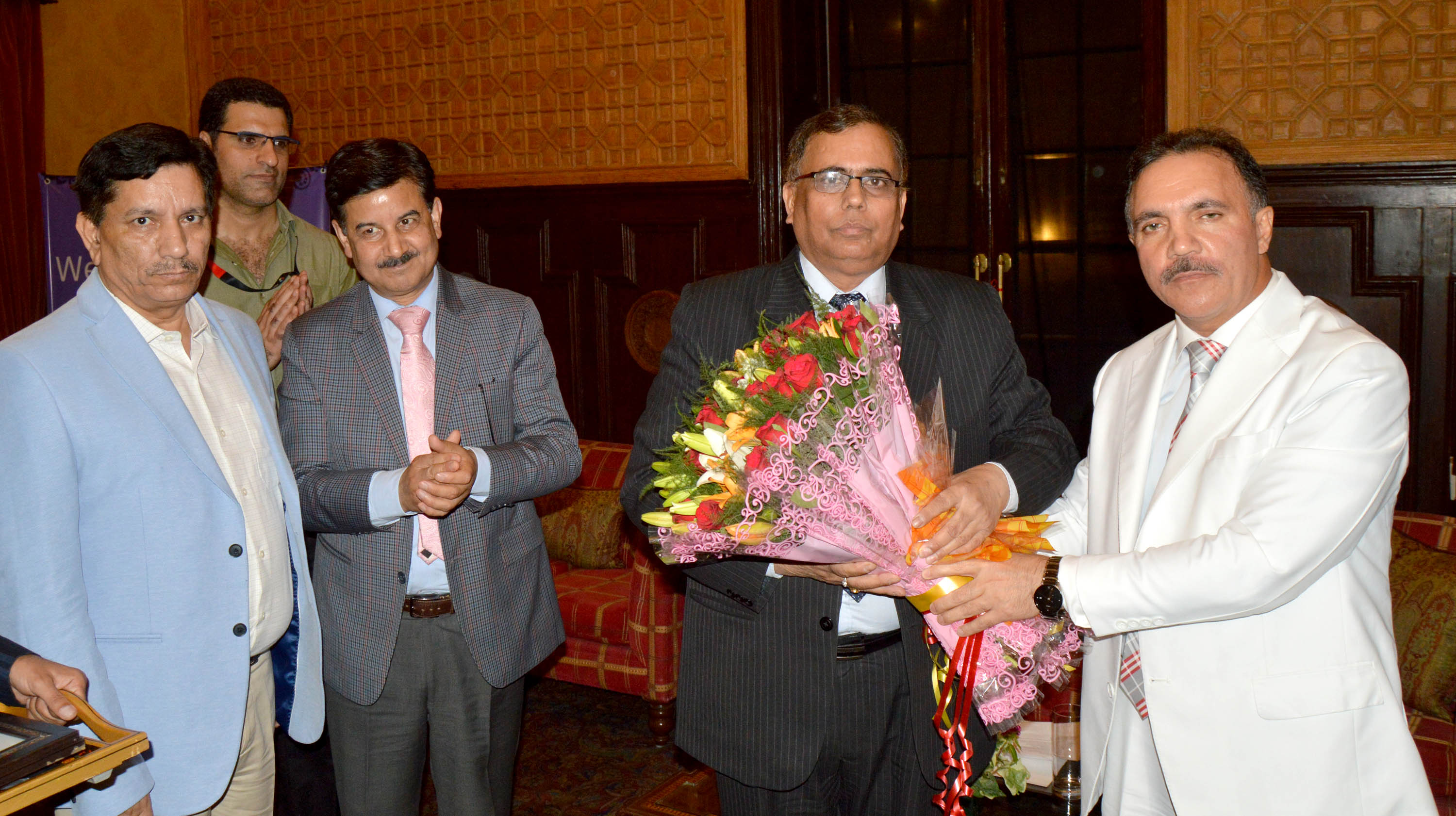 J&K Bank gives warm send-off to its Executive President