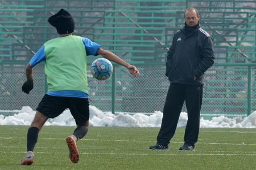 Real Kashmir coach says isolation doesn’t help players’ cause