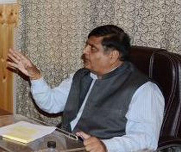Advisor Vyas hears public grievances at Srinagar