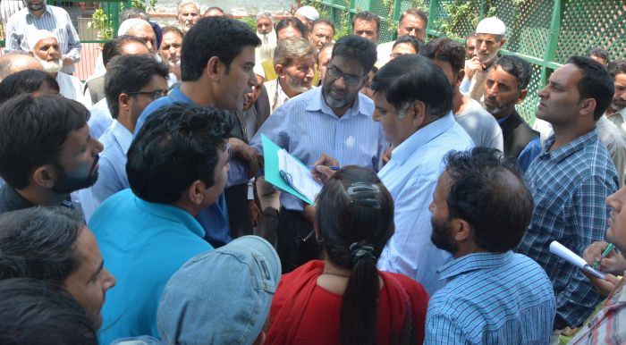Advisor Vyas conducts public grievances redressal camp at Srinagar