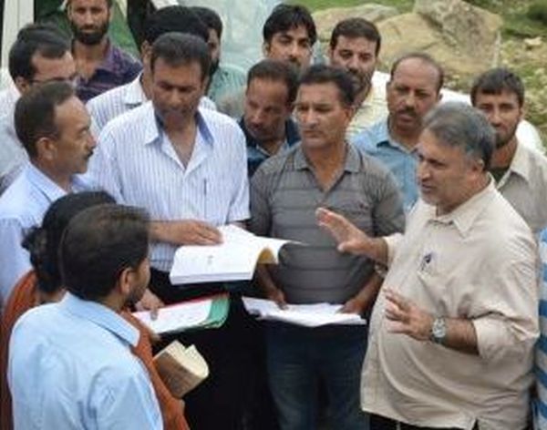 Samoon inspects Wool Board, Sheep Husbandry DIL at Nowshehra