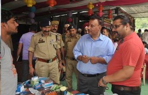 DDC Ramban inspects langar sites along highway