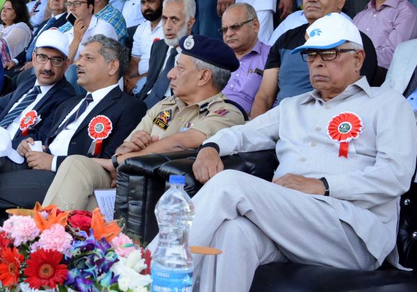 J&K Bank wins 16th J&K Police Martyr’s Memorial Football Tournament 2018 – Trophy