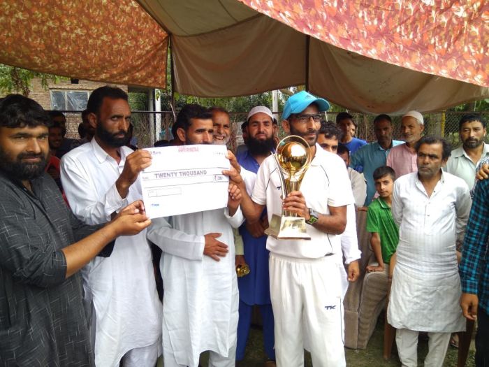 Guloora-11 lifts trophy