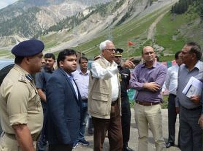 Governor reviews on-going Yatra – visits Baltal Base Camp, Domel Access Control Gate and Neelgrath Helipad