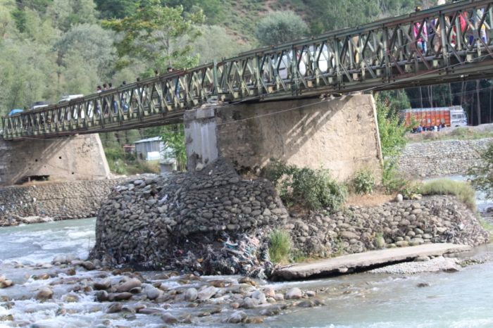Two decade-old demand of a concrete bridge at Ganderbal falls on deaf ears