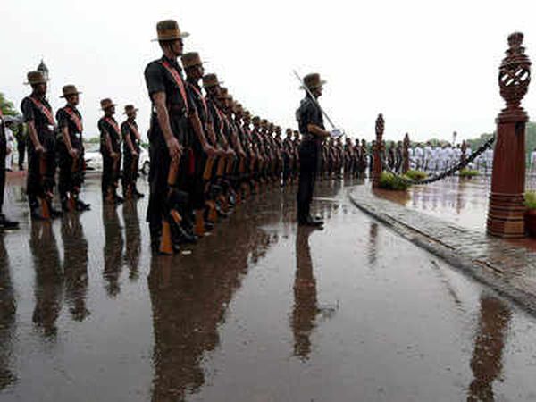 Kovind, Naidu, Modi lead nation in paying tribute to martyrs of Kargil
