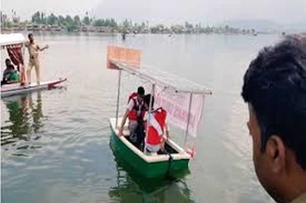 Students exhibit solar-powered boat in Dal Lake