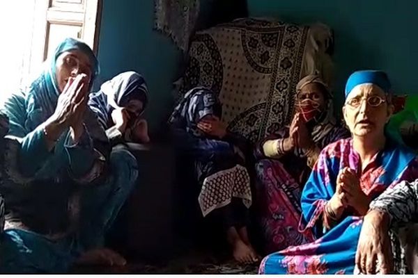 Militants abduct SPO in Tral