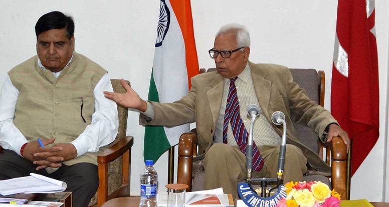Guv visits Anantnag, reviews developmental works
