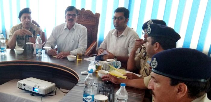 Advisor Kumar visits Bandipora; Reviews security, developmental scenario