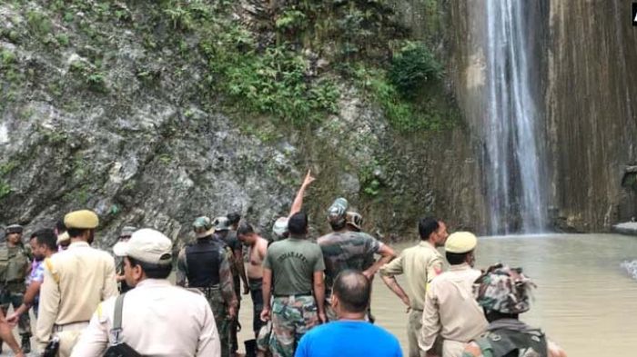 7 killed, over 30 injured as rolling rock hits people at Siar Baba waterfall