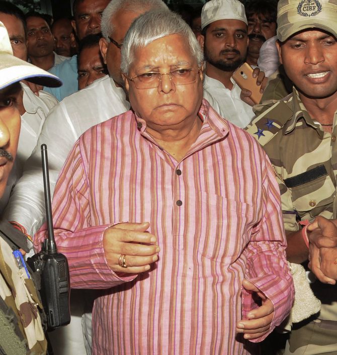 Lalu surrenders before CBI court in Ranchi