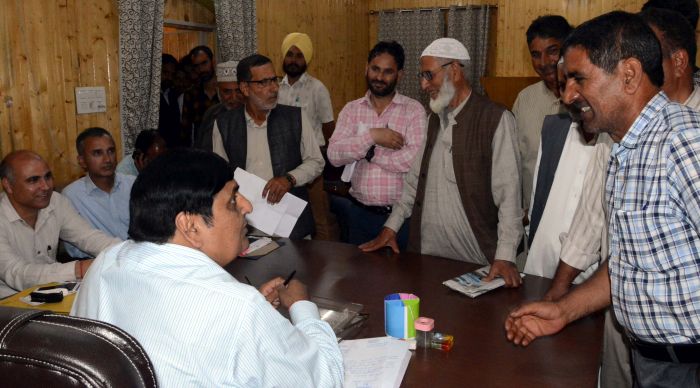 Vyas holds public grievances redressal camp at Srinagar