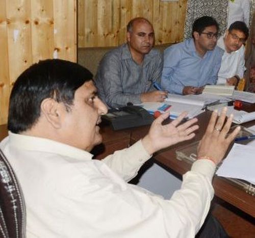 Vyas hears public grievances at Srinagar