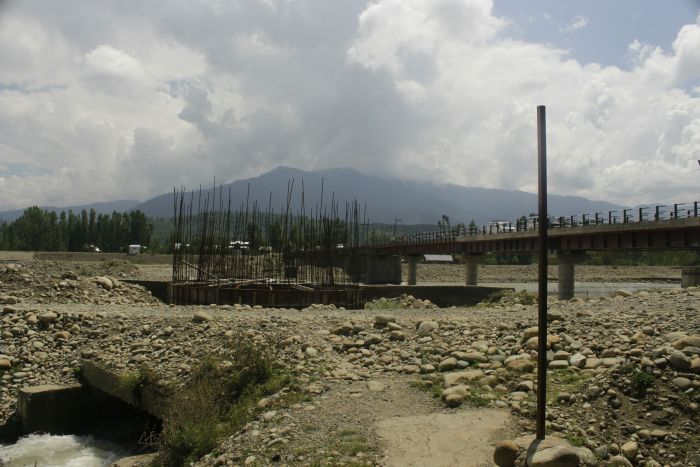 Two-lane Bridge in Brazloo Kulgam awaits completion, people suffer
