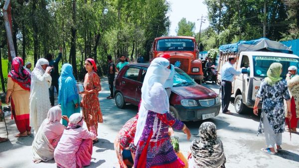 Acute shortage of drinking water triggers protest at Chakloo Rafiabad