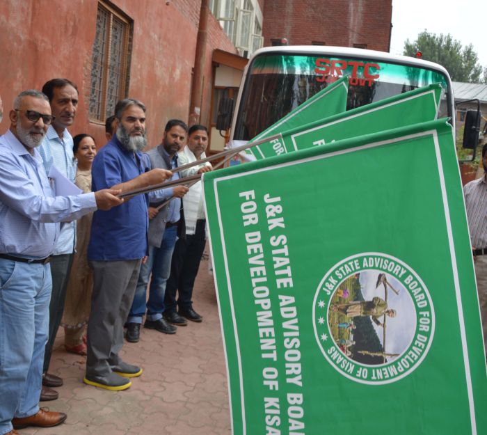 Commissioner Secy Agriculture flags-off farmers’ exposure tour