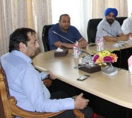 Div Com Kmr reviews arrangements for ‘AT HOME’ function on I-Day
