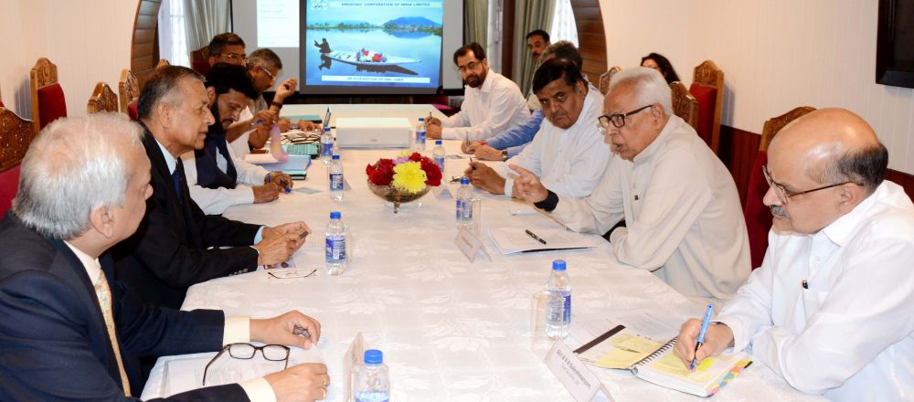 Governor Vohra invites experts for tackling Dal Lake issues