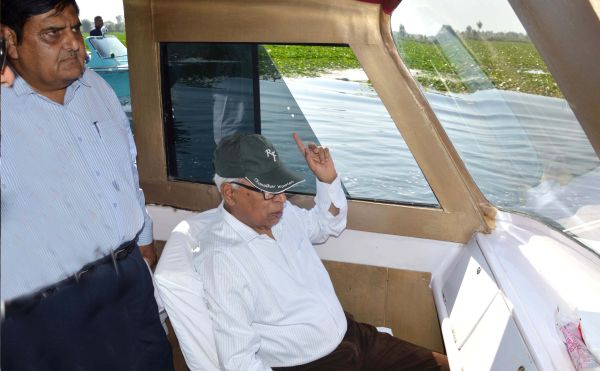Governor reviews Dal Lake de-weeding-orders tough measures for sewage control