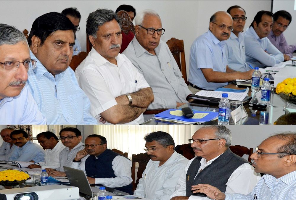 Guv reviews NHIDCL roads and tunnels projects