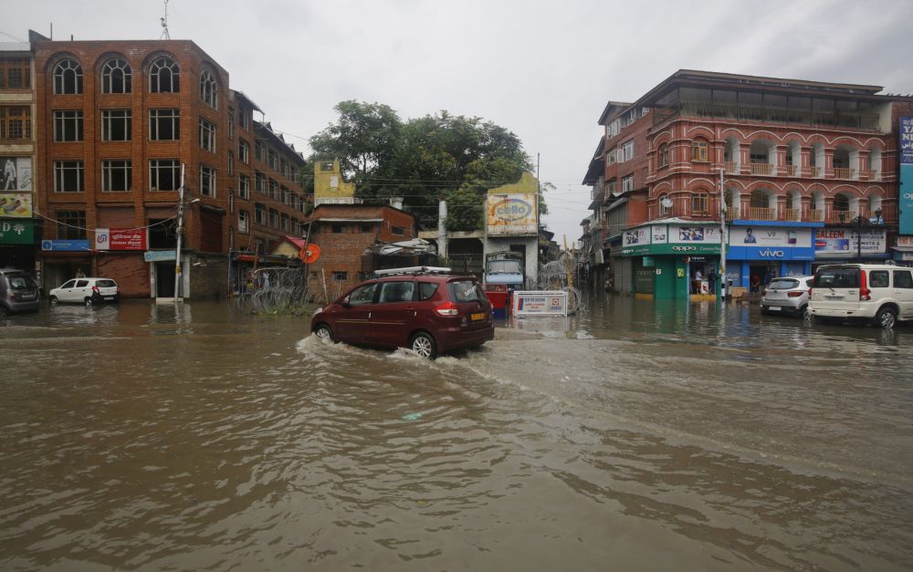 Heavy bout of torrential rains Tuesday morning again exposed the Srinagar’s faulty drainage system…