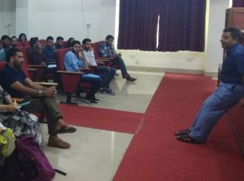 IUST organizes workshop on ‘Academic Leadership & Research Publications’