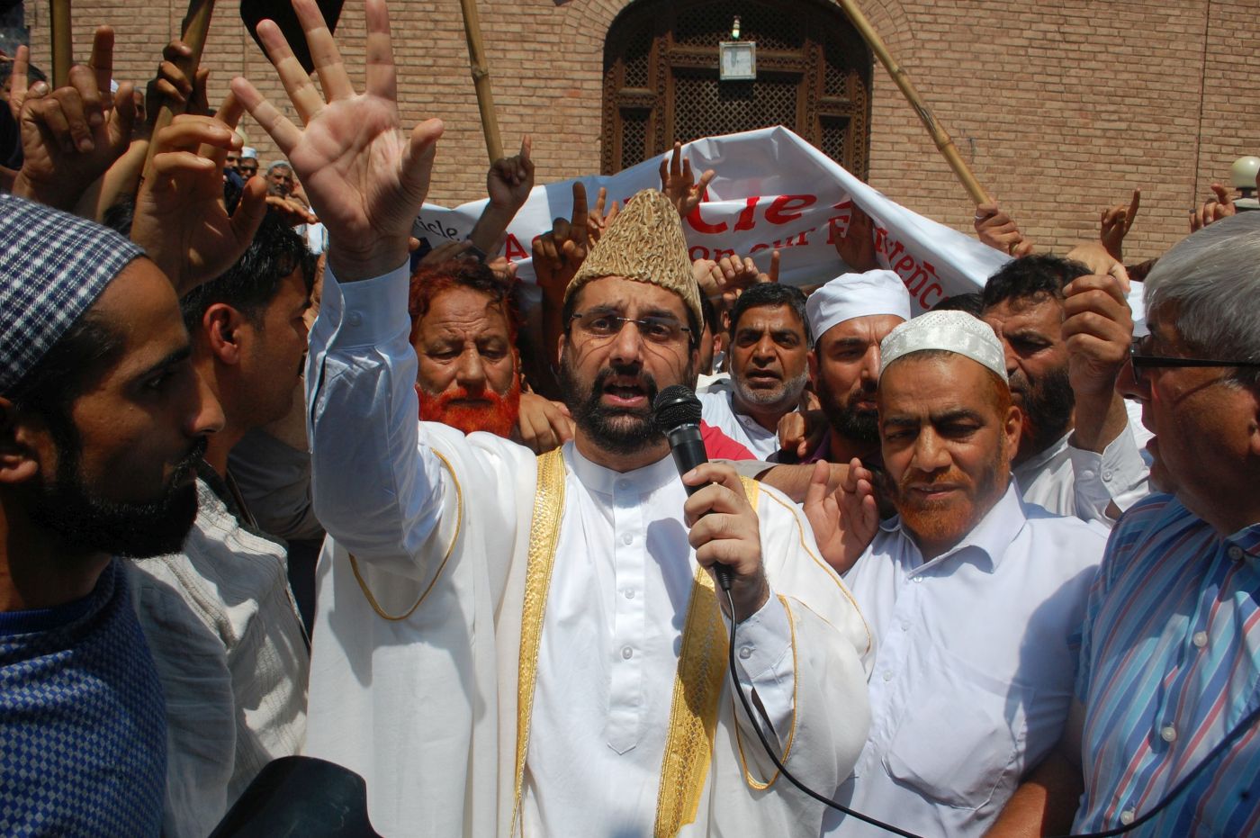 People hit streets for 3rd day in support of Article 35 A