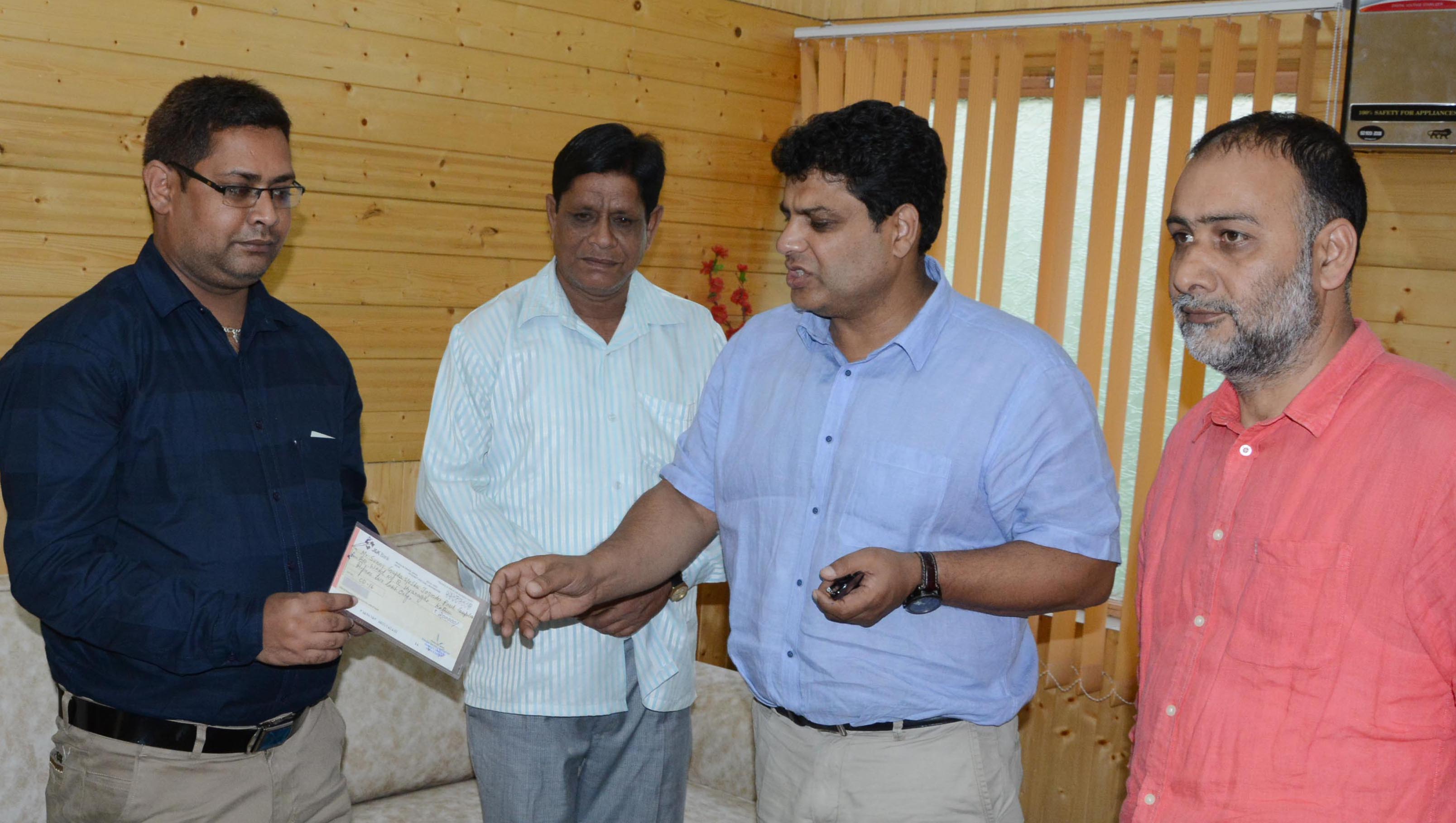 Secretary Information hands over Rs 2 lakh cheque to NoKs of late Prem Gupta, Photojournalist