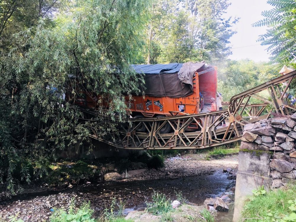 Vital bridge collapses in Budgam, many villages disconnected