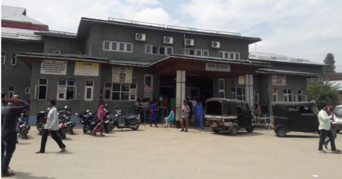 ‘Authorities at DH Kulgum fleecing in the name of visitor/attendant pass’