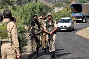 Suspected militants open fire on police personnel on J&K highway