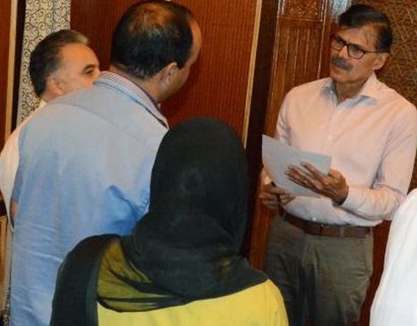Advisor Kumar holds Public Grievance Camp in Srinagar