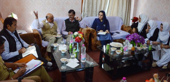 Advisor Kumar, CS visit central Kashmir districts of Budgam, Srinagar