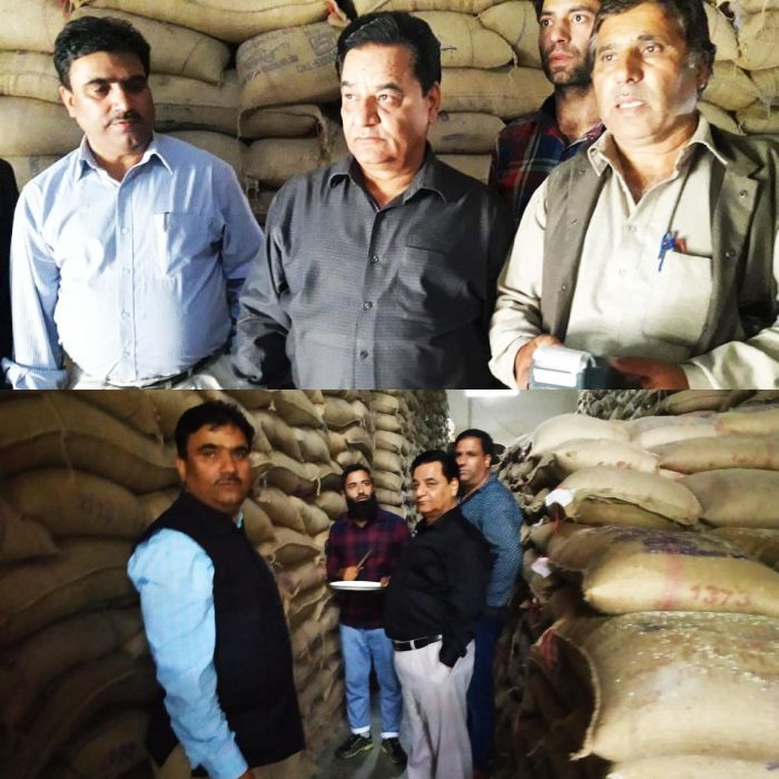Comm Secy FCS&CA visits Kupwara, takes Stock of Supplies