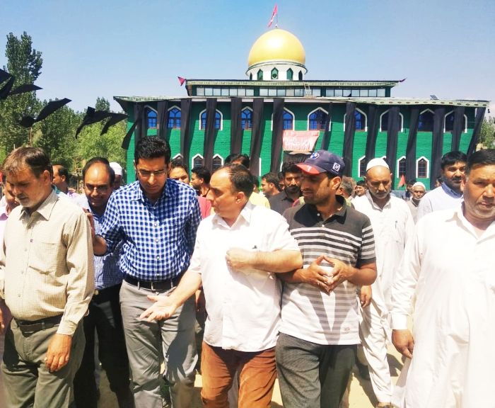 DDC Bandipora inspects Muharram arrangements in Imambaras