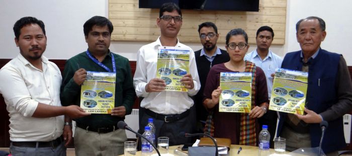 DC Leh chairs DLRC, DCC meet