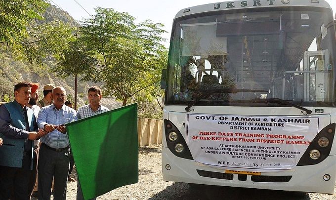 DDC Ramban flags off farmers’ tour