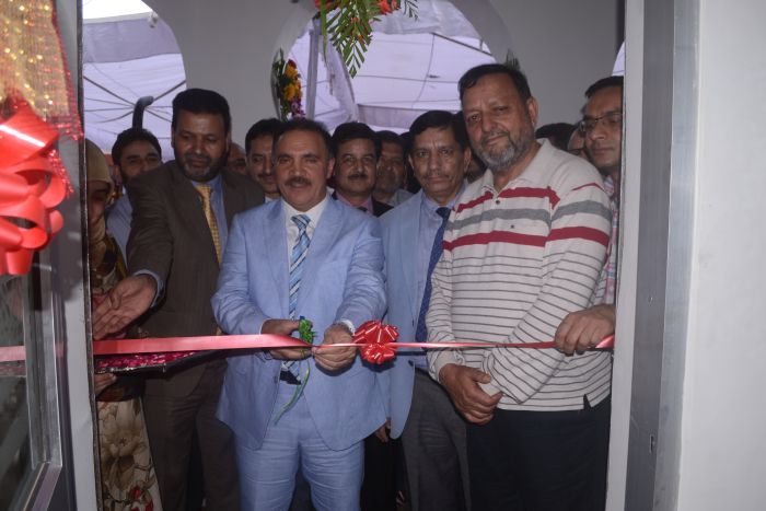 J&K Bank Chairman pays obeisance at Hazrat Baba Ghulam Shah Badshah Shrine