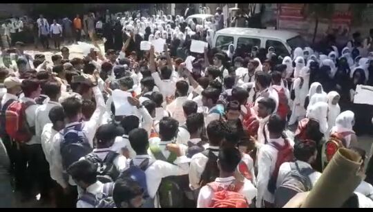 Students stage protest against mysterious death of Muskan in Uri