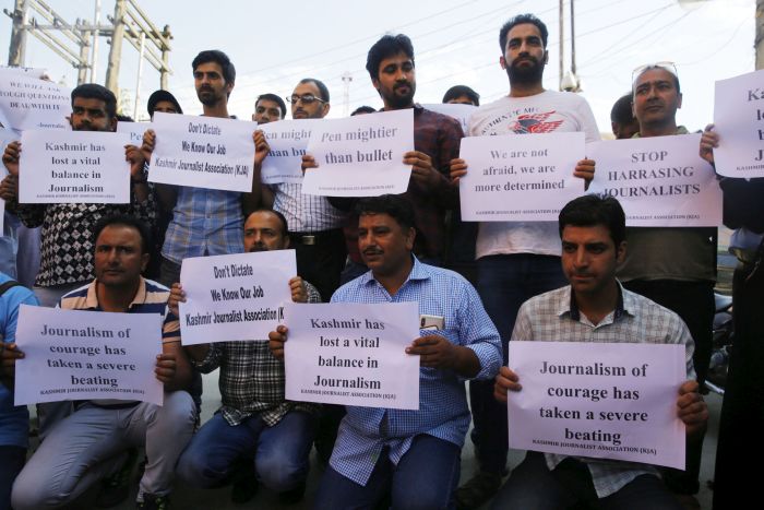 Kashmir journalists hold sit-in to demand release of Aasif Sultan