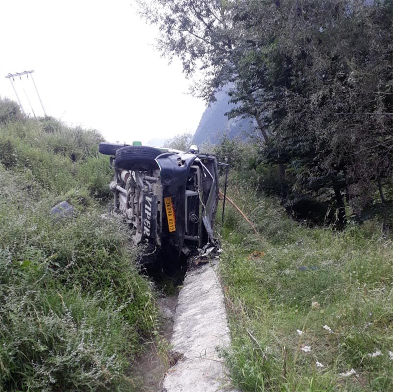 Eleven passengers injured as Sumo skidded off the road in Tanghdar