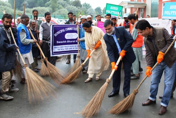 “Swachta He Seva” campaign launched in Ganderbal