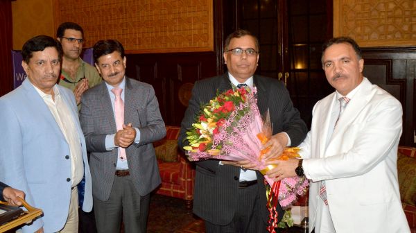 J&K Bank accords warm send off to superannuating Vice President
