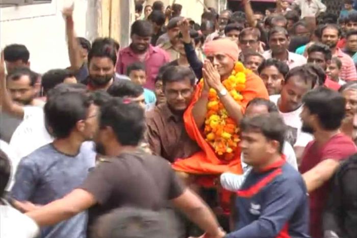 Ajmer blast convict on bail gets hero’s welcome in hometown in Gujarat