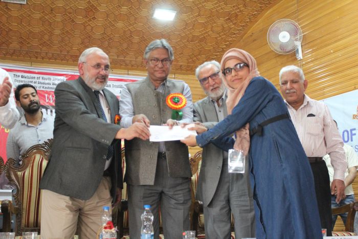 Amar Singh College wins Annual IIPA-DSW 2018 debate held at KU