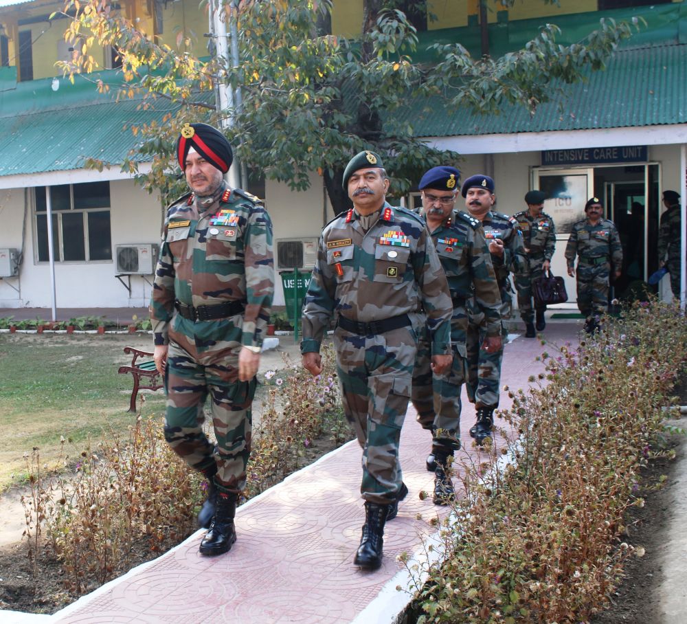 Northern Army Cmdr reviews security situation in central Kashmir