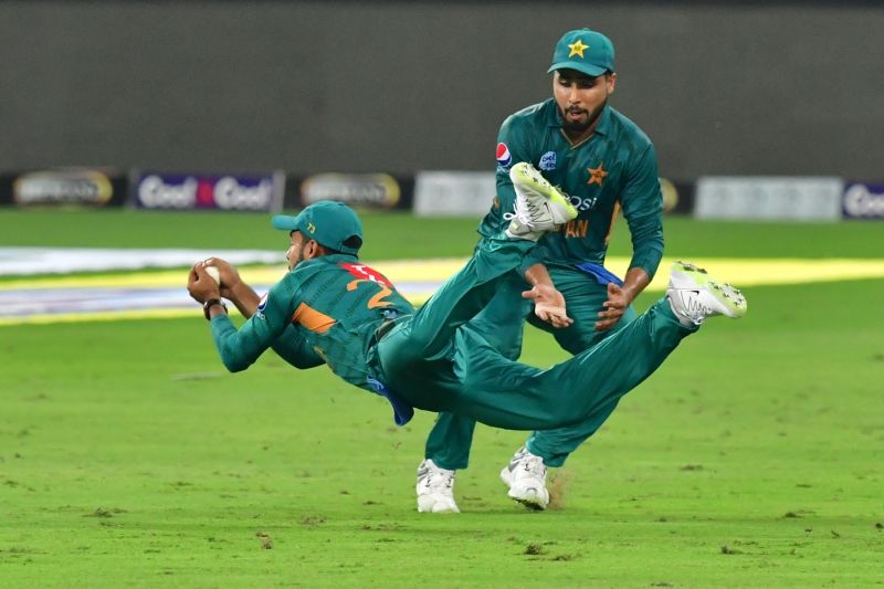 Pakistan survive Maxwell onslaught to win series